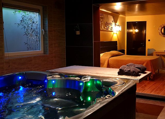 Suites et chambres avec jacuzzi privatif dans la province du Hainaut, au Secret d'Alcove