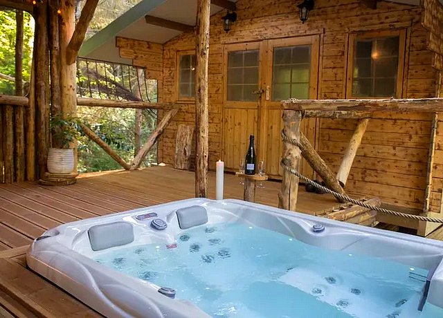 Hôtel Et Chambre Avec Jacuzzi Privatif Dans Le Hainaut ( Cupiroom