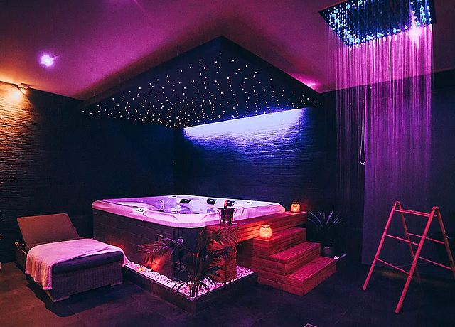 Espace wellness privatisable avec hammam, sauna et jacuzzi privatif près de Namur à OM Spa