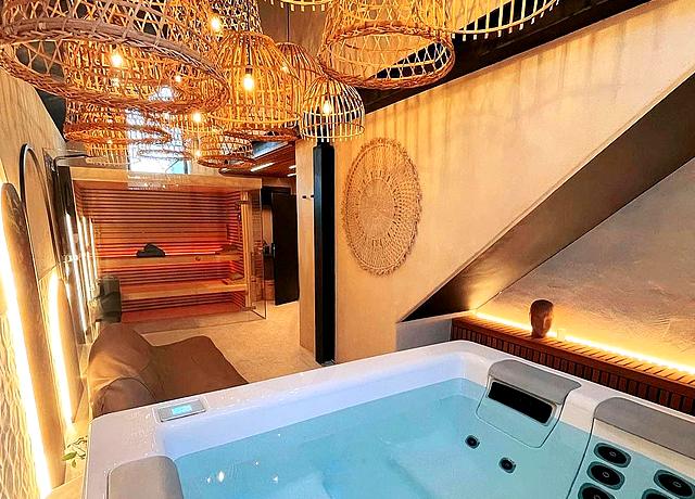 Suite avec spa et jacuzzi privatif à Namur à Comme chez Soye