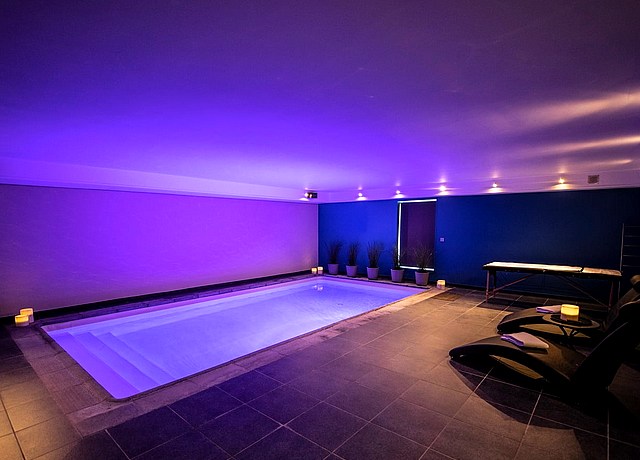 Suites de luxe avec spa et jacuzzi privatif près de Namur, à Spa Ciney