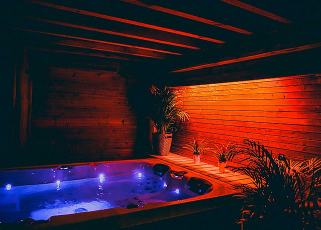 Chalet d'une chambre avec jacuzzi privatif dans la province du Luxembourg, le Spa du Cabanon