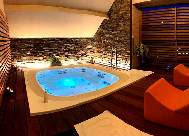 Hôtel Et Chambre Avec Jacuzzi Privatif Dans Le Hainaut ( Cupiroom