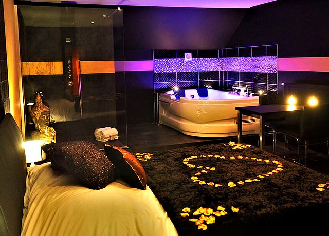 hotel et chambre avec jacuzzi privatif hainaut symbiose hotel