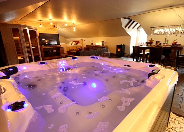 hotel et chambre avec jacuzzi privatif liege thermes oppidum