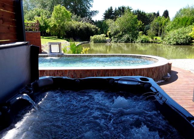 Villa avec piscine, hammam, sauna et jacuzzi extérieur proche du centre e Namur, à l'Etang des Tamaris