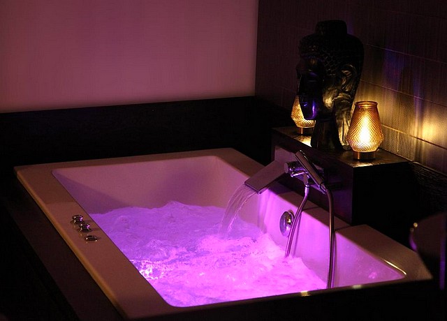 Hôtel Et Chambre Avec Jacuzzi Privatif Dans Le Hainaut ( Cupiroom