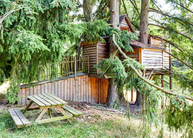 Dormir dans une cabane dans les arbres à Namur, au Domaine de Ronchinne