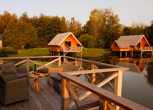 Nuit insolite en amoureux dans des chalets sur l'eau à Namur, à Aqualodge