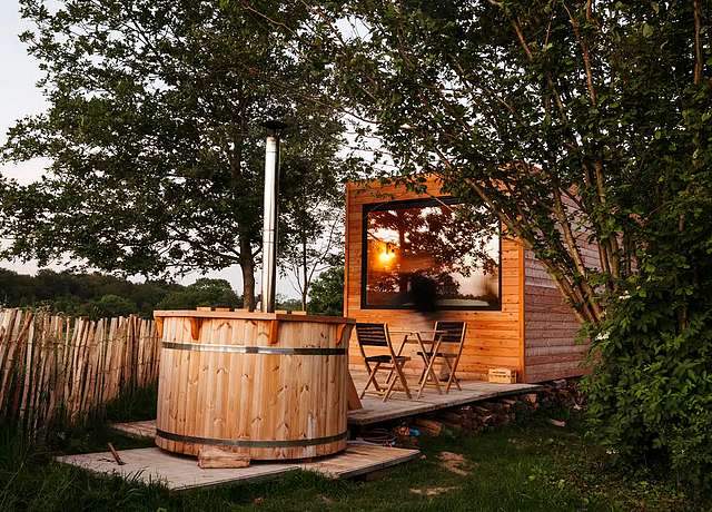 Nuit insolite en amoureux dans une bulle ou une cabane dans la province de Namur, à la Ferme de Ry