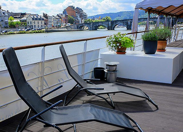 Nuit insolite en amoureux dans une péniche à Namur, à la Valse Lente